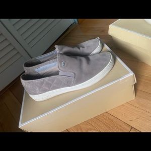 MICHAEL KORS Keaton Suede Quilted Slip on in color Pearl Grey size 7.5.